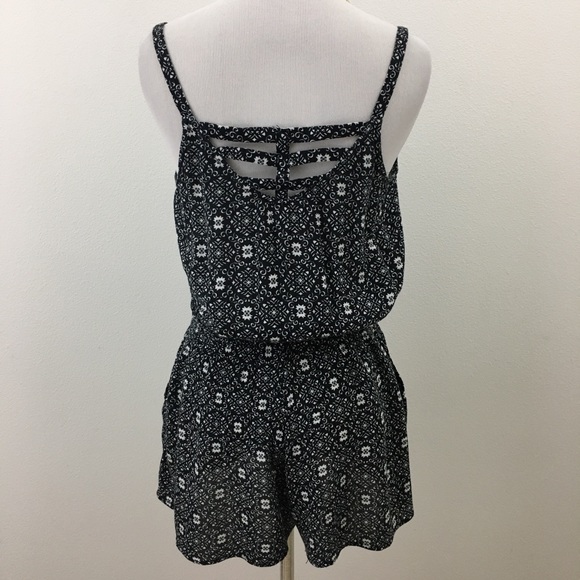Shorts Romper with Pockets - Picture 8 of 10